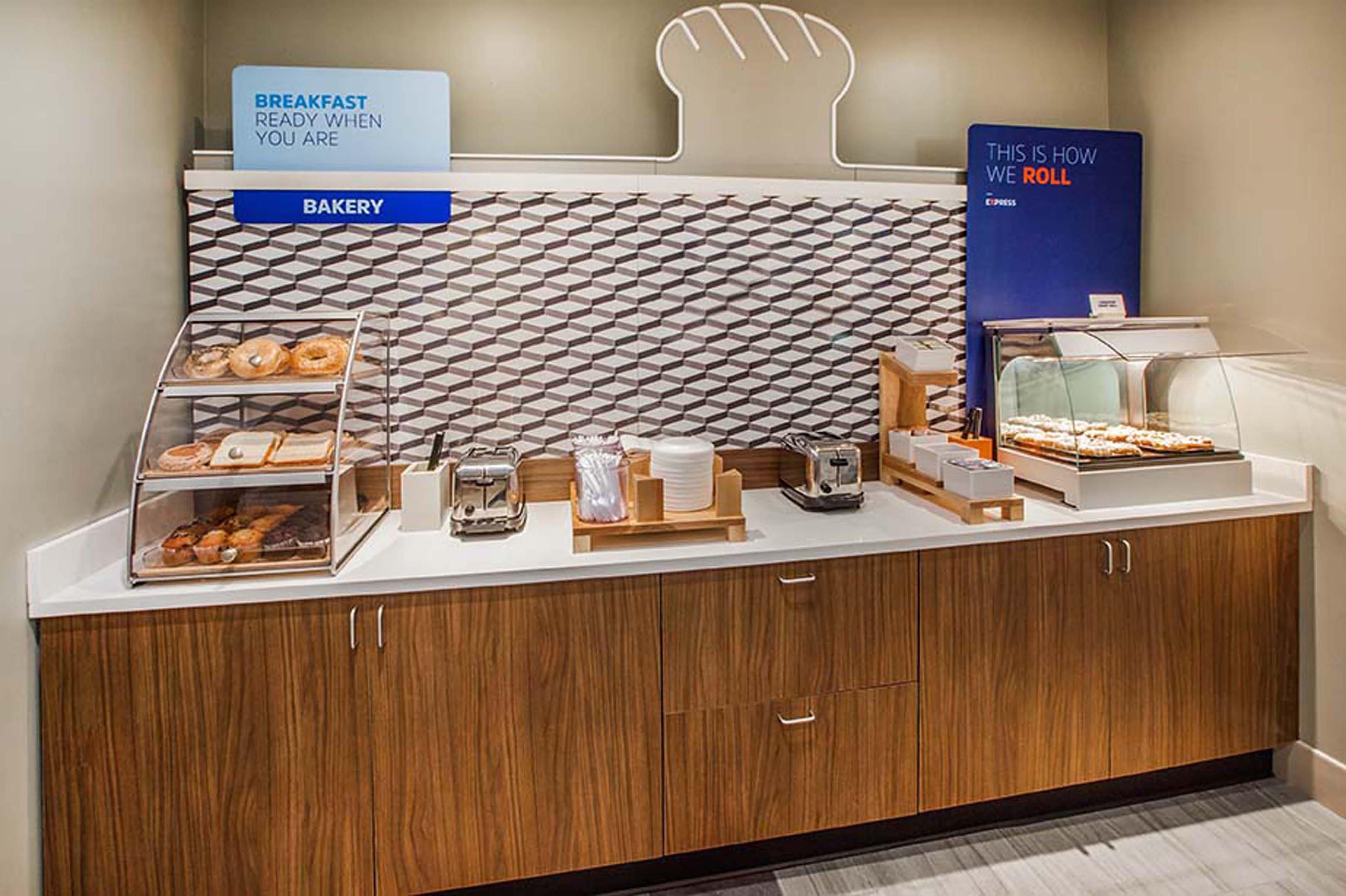 Holiday Inn Express San Diego South - National City By Ihg Екстериор снимка