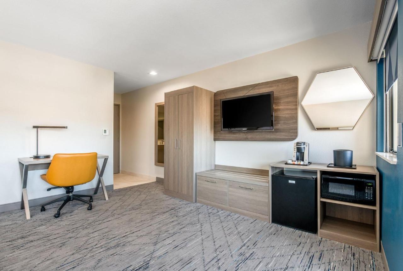 Holiday Inn Express San Diego South - National City By Ihg Екстериор снимка