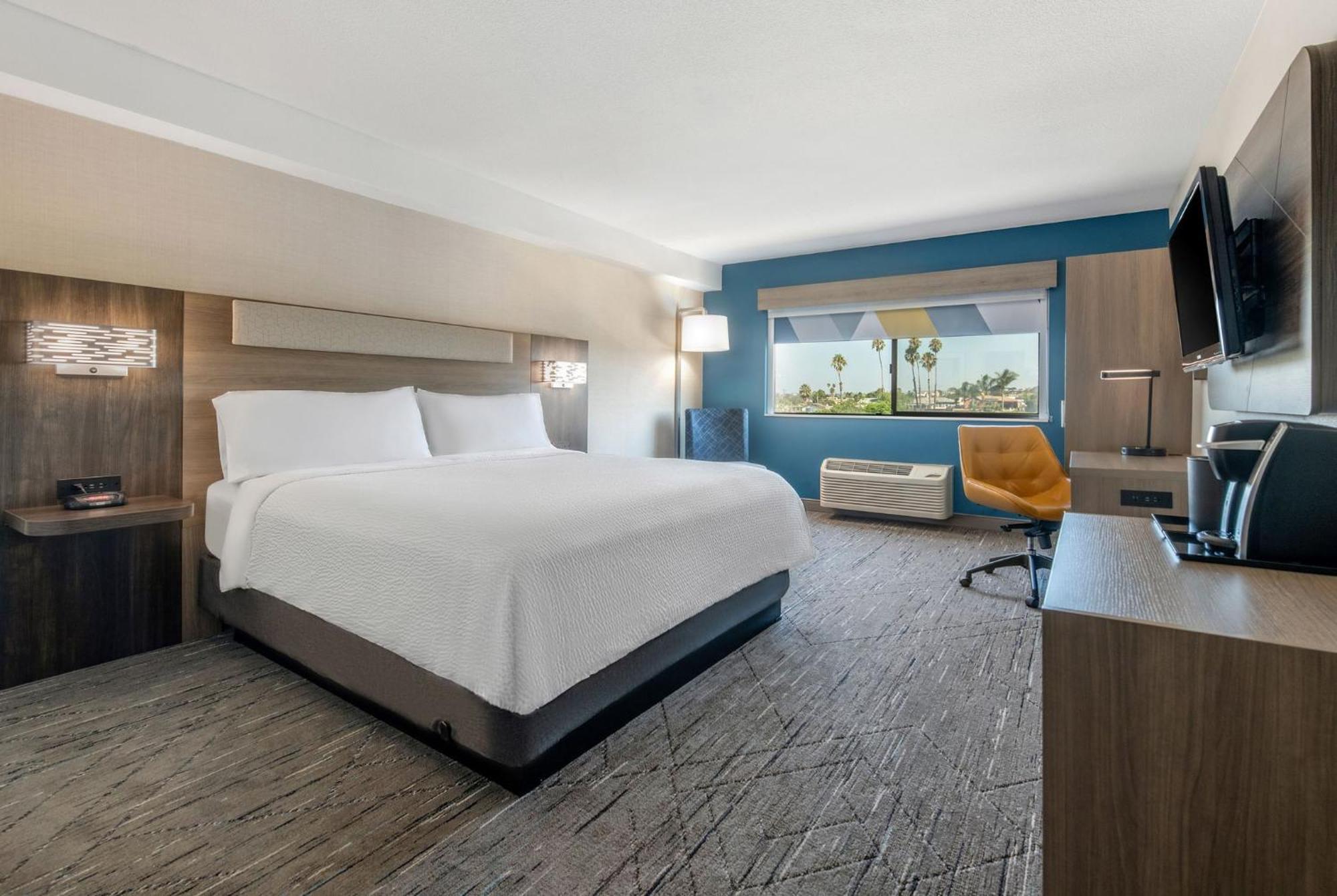 Holiday Inn Express San Diego South - National City By Ihg Екстериор снимка
