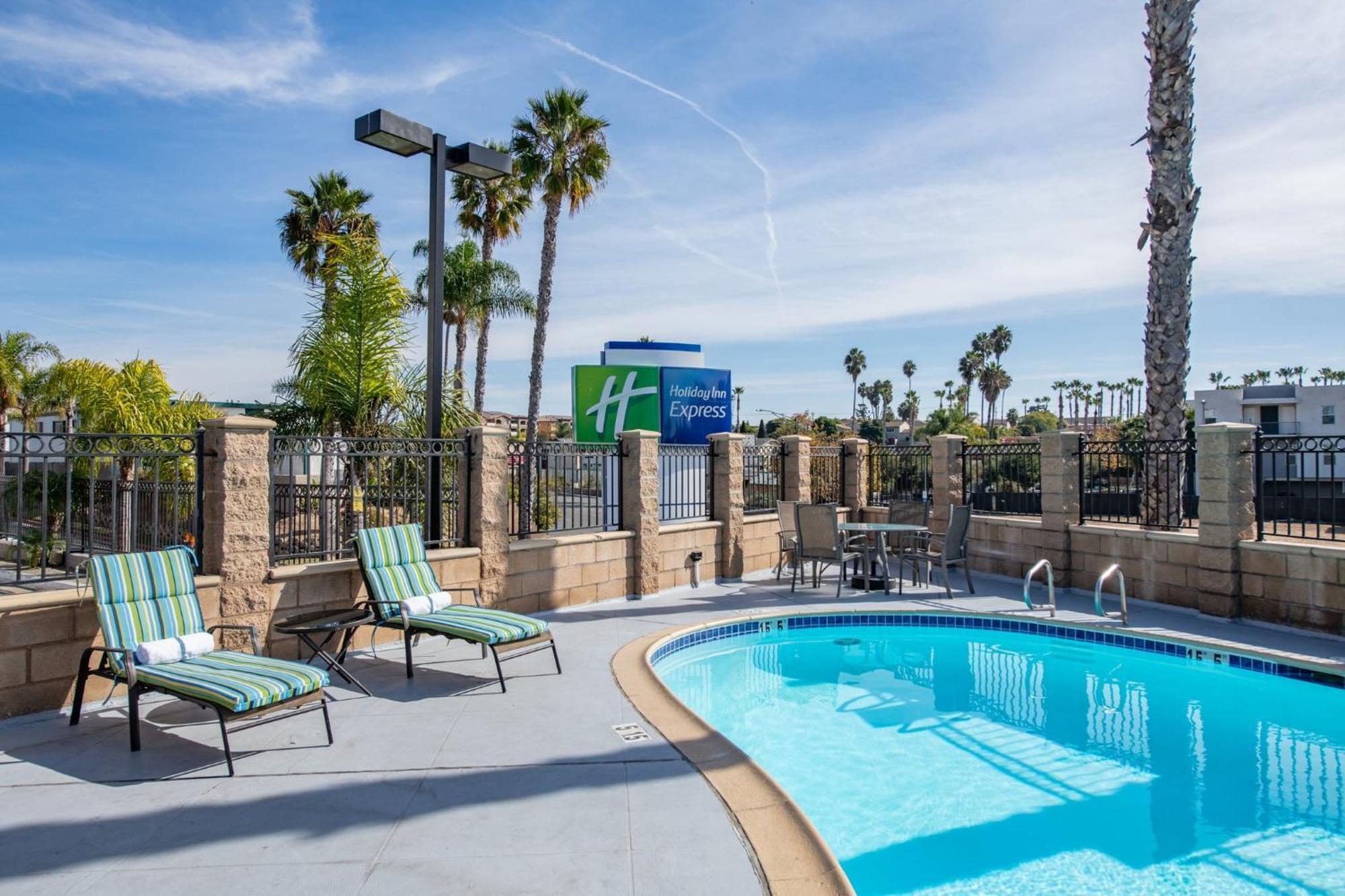 Holiday Inn Express San Diego South - National City By Ihg Екстериор снимка
