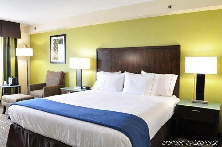 Holiday Inn Express San Diego South - National City By Ihg Екстериор снимка