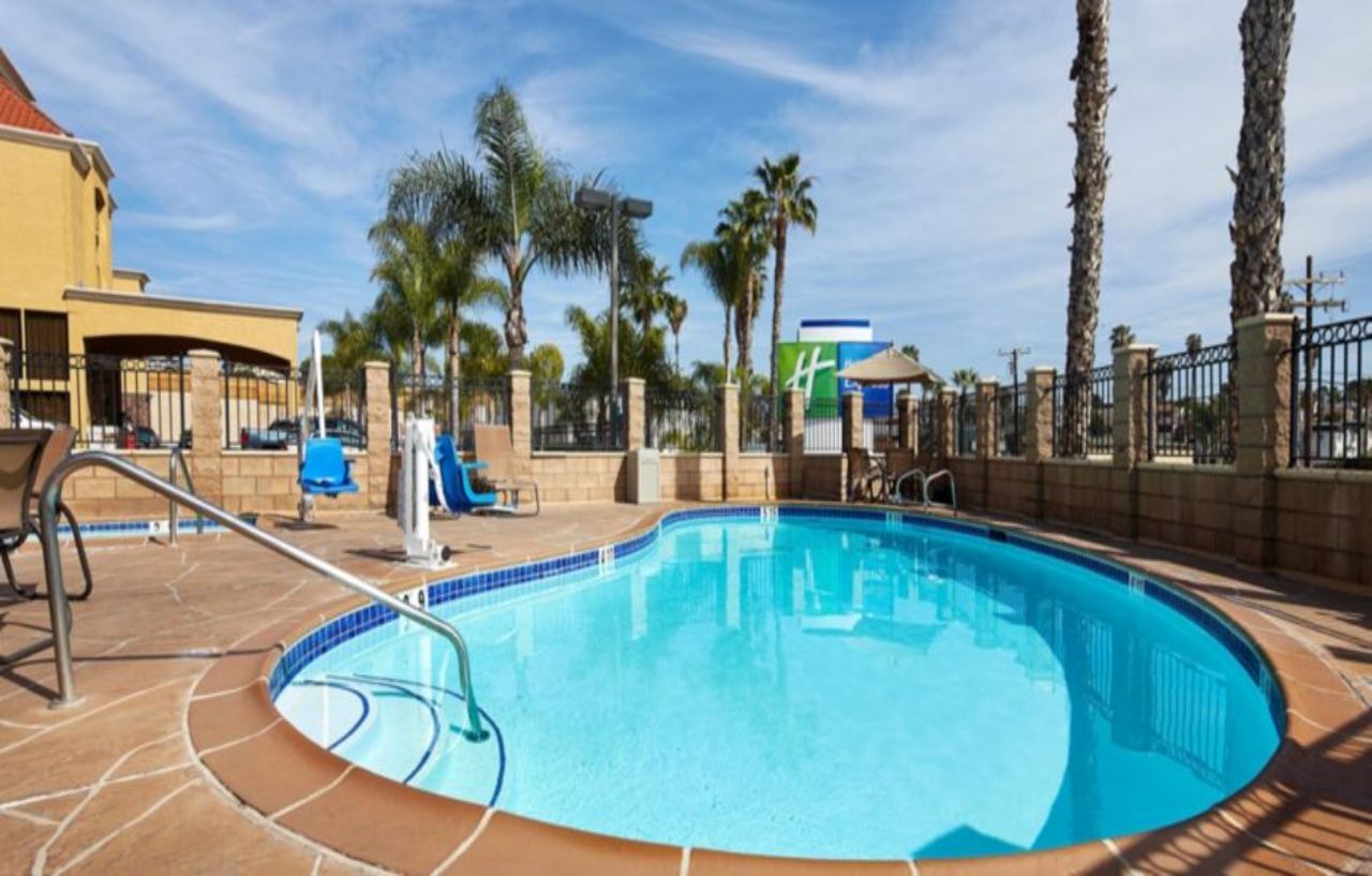 Holiday Inn Express San Diego South - National City By Ihg Екстериор снимка